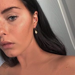 Meet your Posher, Charlyne